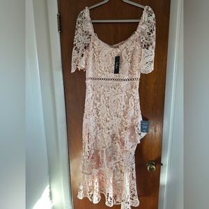 NWT 🏷️ Lulus Dress
